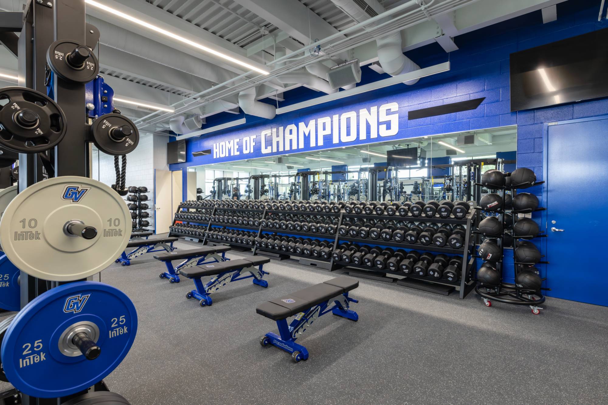 Harris Family Athletic Complex Weight Room
